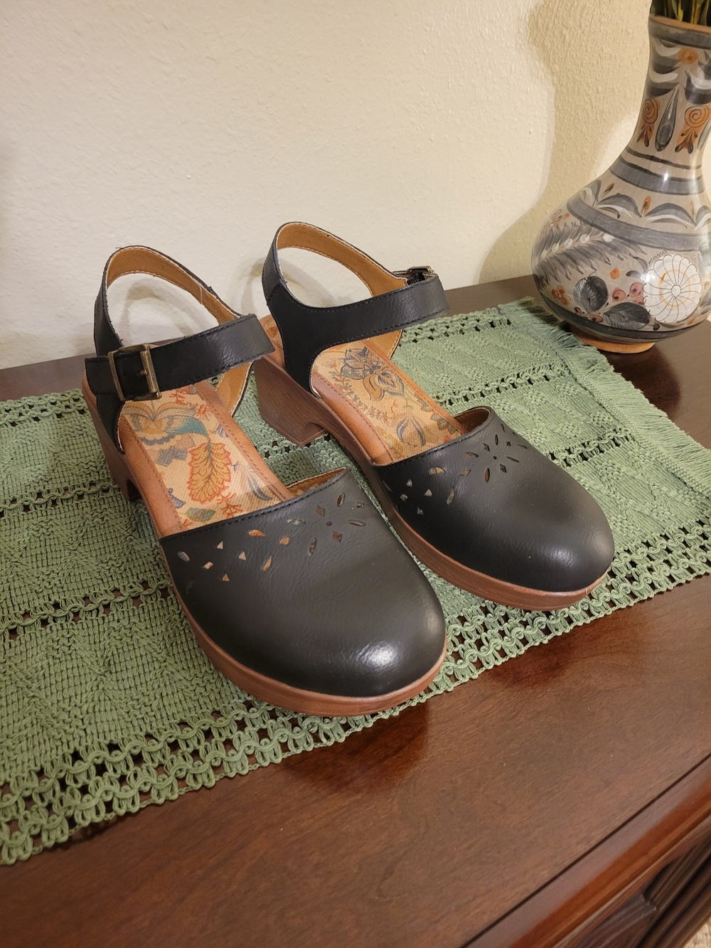 Women’s BOC by BORN Black Leather Mary Jane Clog with Ankle Strap ~ NEW